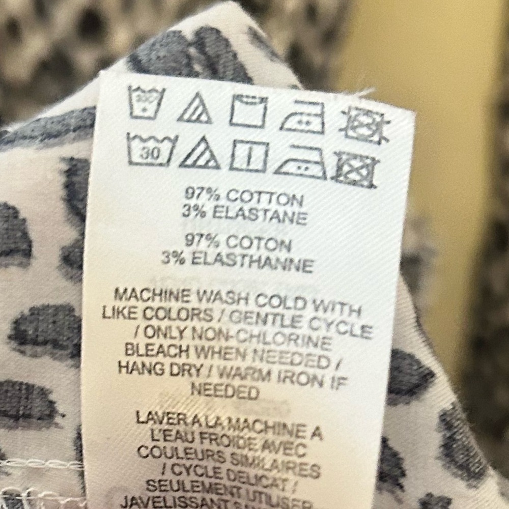 Untuckit Eva Leopard Print Full Button Down Shirt… - image 4